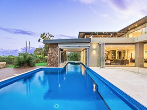 Innenpool, Liegestühle