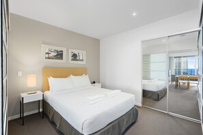 2 habitaciones, tabla de planchar con plancha, internet y ropa de cama 