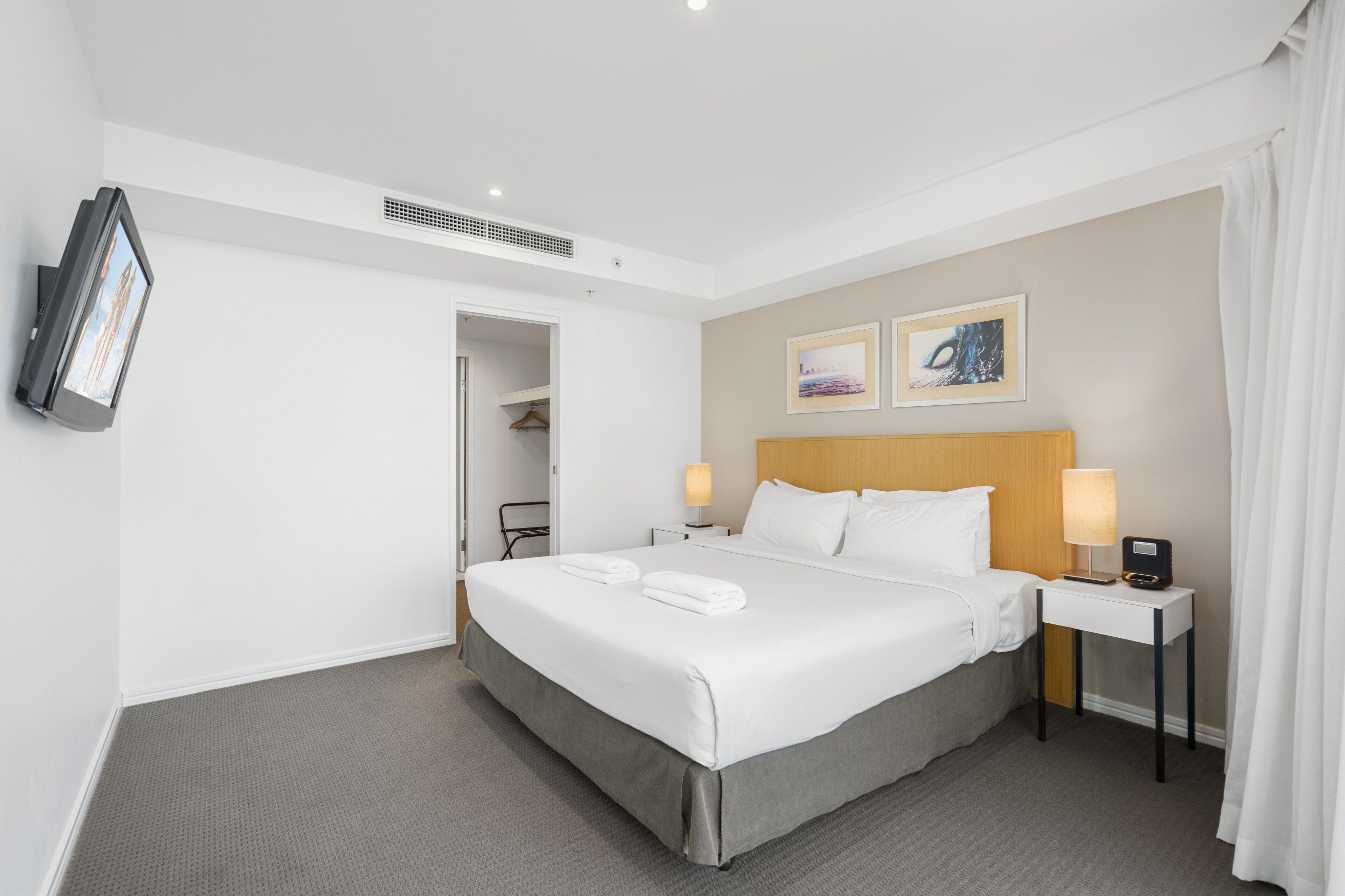 Apartment 11504 is a holiday makers dream. Boasting a prime location — image 4