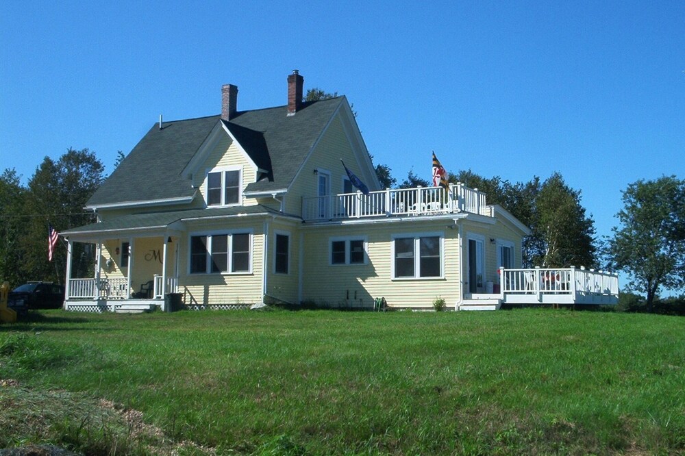 Beautifully Renovated 4 Bedroom Farmhouse