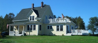 Beautifully Renovated 4 Bedroom Farmhouse