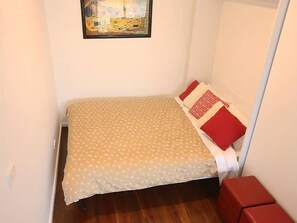 1 chambre, fer et planche à repasser, Wi-Fi gratuit, draps fournis