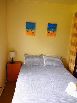 2 bedrooms, iron/ironing board, bed sheets