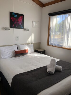 Kahden hengen huone | 2 makuuhuonetta, ilmainen Wi-Fi, vuodevaatteet