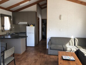 Kahden hengen huone | Oleskelualue | Televisio