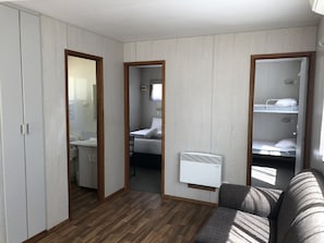 Doppelzimmer zur Einzelnutzung | Wohnbereich | Fernseher