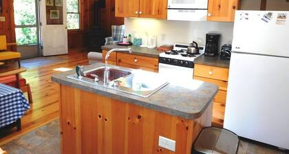 Sweet Cottage Condo, Great Location! (2080)