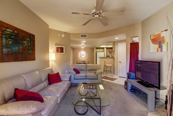 Smart TV, fireplace, books, stereo - Wonderful Pointe Resort Condo at Tapatio Cliffs with 3 Pools, Pickleball Court! (Phoenix)