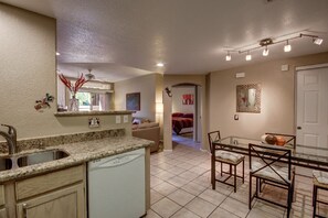Interior - Wonderful Pointe Resort Condo at Tapatio Cliffs with 3 Pools, Pickleball Court! (Phoenix)