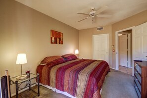 1 bedroom, iron/ironing board, WiFi, bed sheets - Wonderful Pointe Resort Condo at Tapatio Cliffs with 3 Pools, Pickleball Court! (Phoenix)