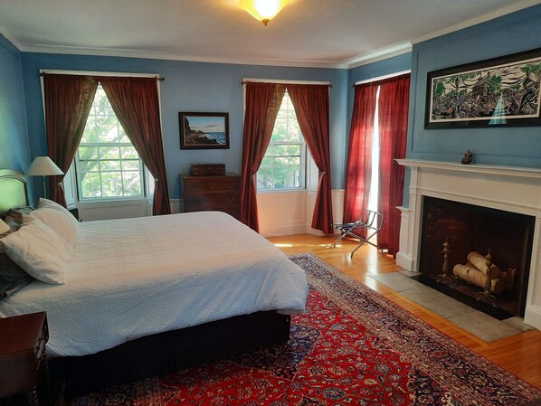 6 bedrooms, desk, iron/ironing board, WiFi