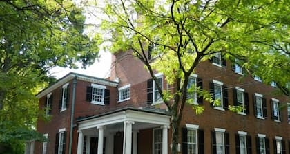 Historiallinen tiili liittovaltionkausi kartano Fabled Chestnut Street, Salem