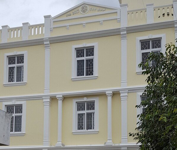 Exterior - Spacious Beautifuly Furnished 3 Bedroom, Hall & Kitchen apartment. (Hyderabad)