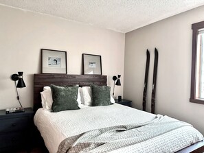 1 soverom, skrivebord, strykejern/-brett og wi-fi (inkludert)