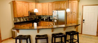 Spacious 3 bed/2 bath Condo closest to Bridges Bay Amenities