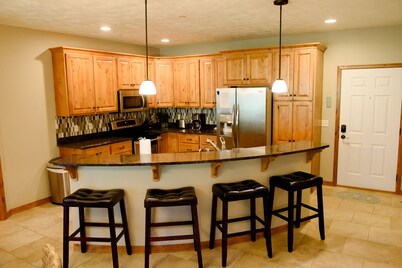 Spacious 3 bed/2 bath Condo closest to Bridges Bay Amenities