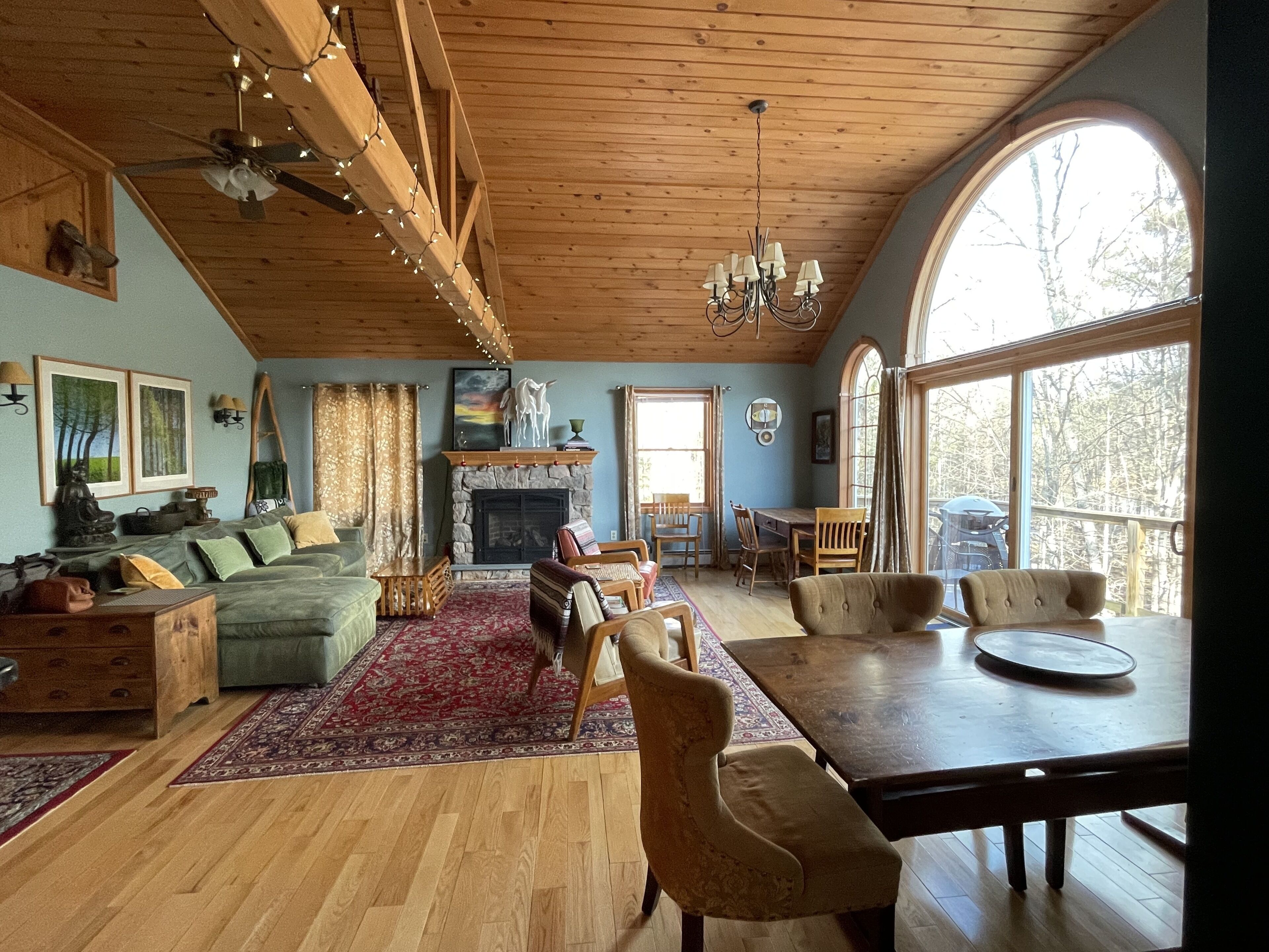 5 Minutes to Okemo Jackson Gore entrance.
