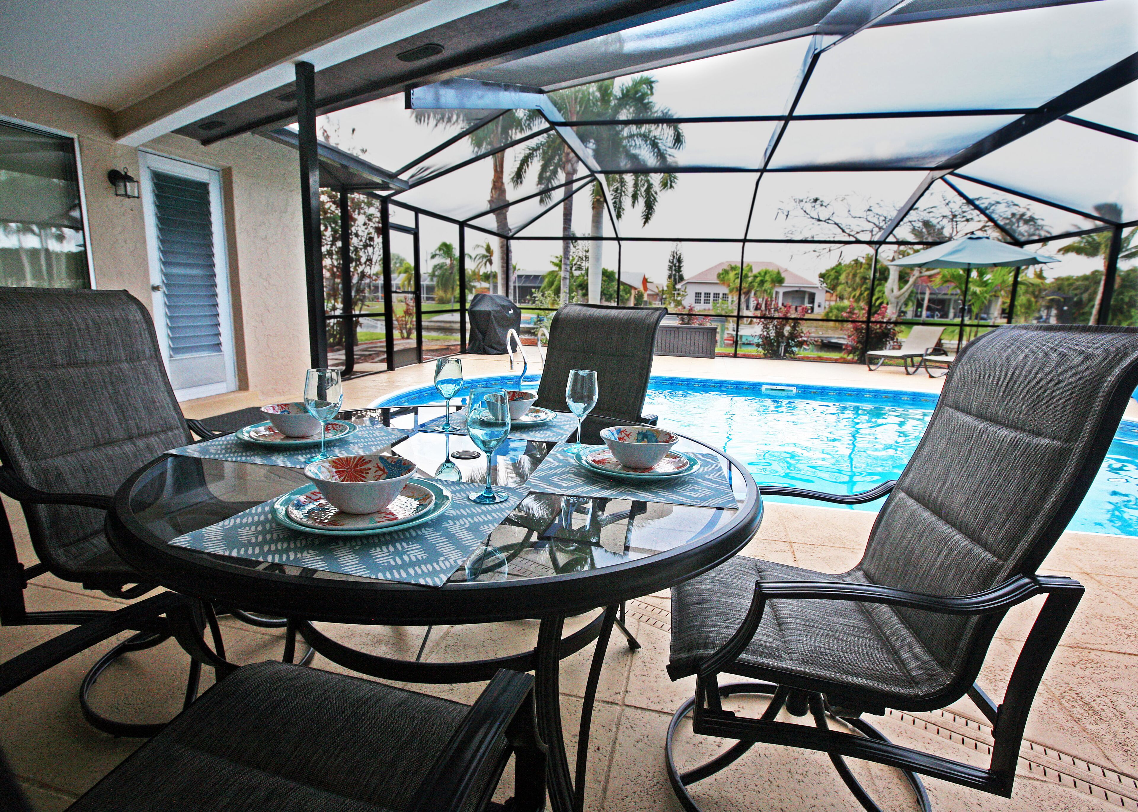 Perfect vacation getaway! Great location! Pool. On a wide gulf access canal.