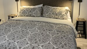 A neatly made bed with a patterned bedspread, a framed picture above the headboard, and two bedside lamps. - 1 min. walk to Ski Lift/Gondola, shopping & dining! Perfect location!New Remodel (Vail)