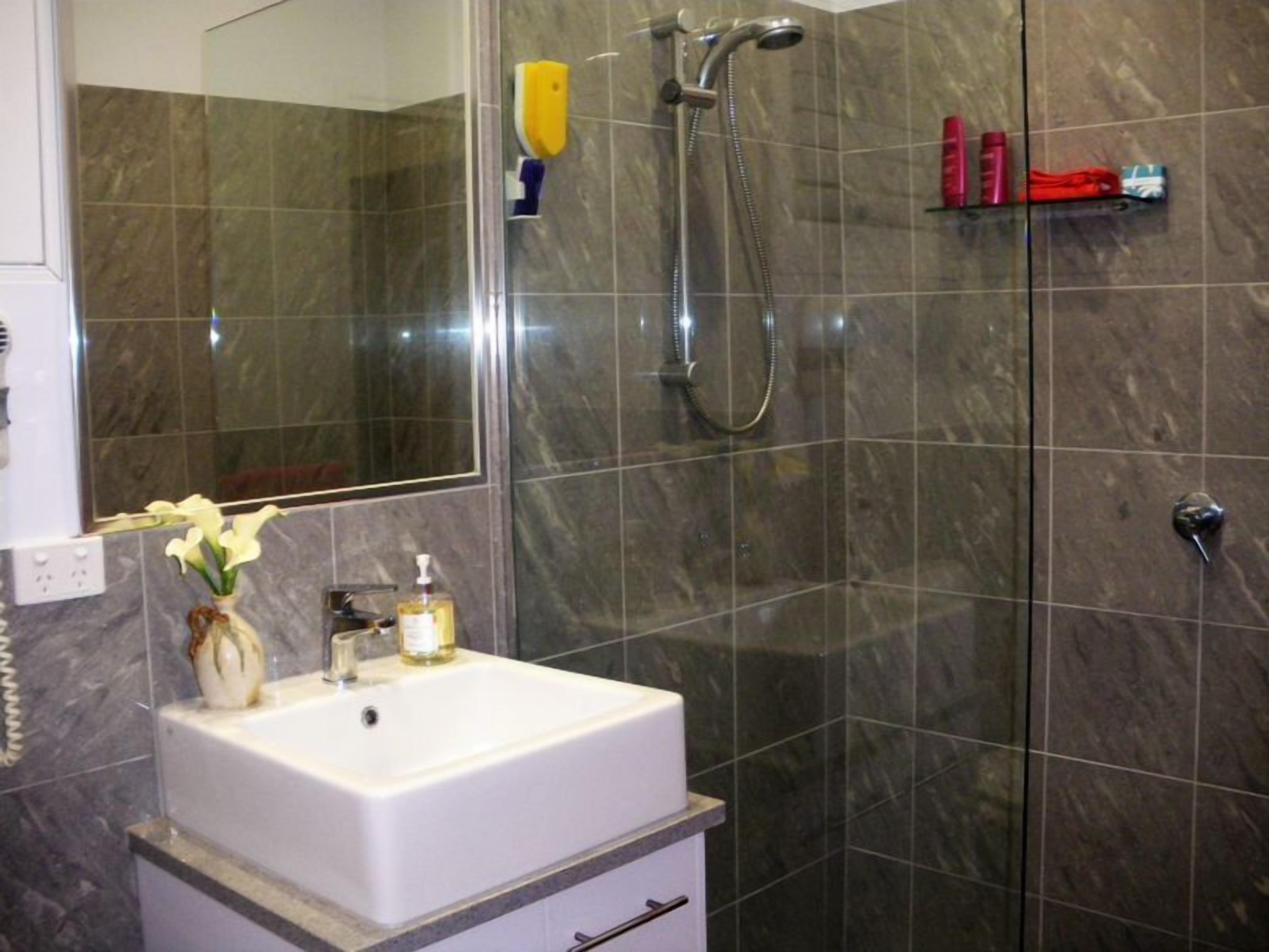 1 bed room self contained appartment