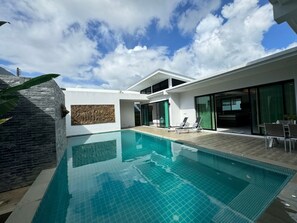 Outdoor pool - Skypool Villa - 2 Bedrooms (Tambon Rawai)