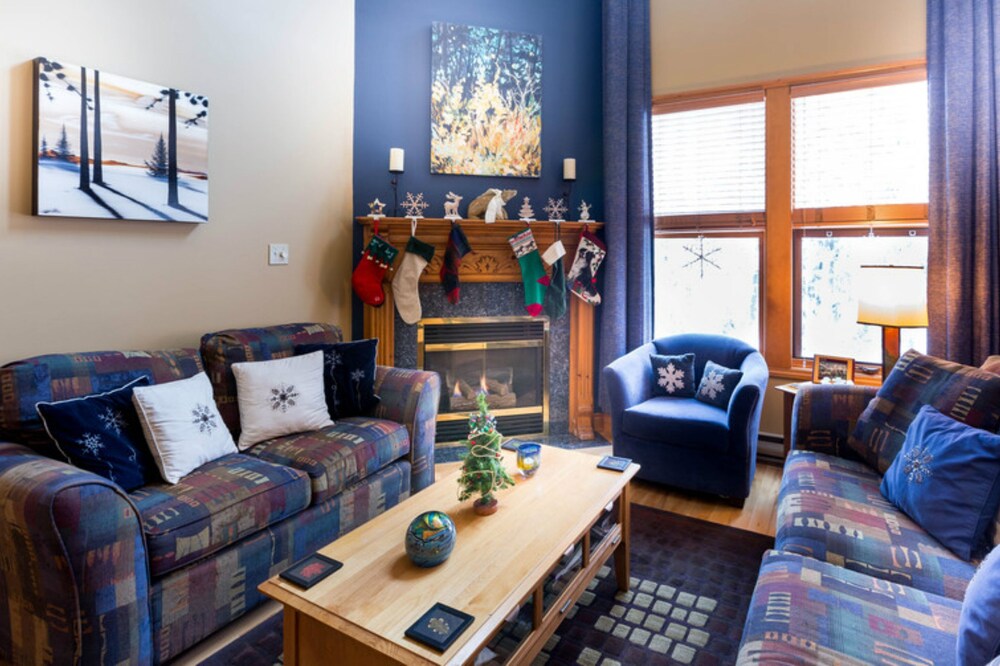 Deluxe Townhouse on the Knoll Ideal for 2 Families with Private Hot Tub!