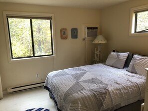 3 bedrooms, iron/ironing board, free WiFi