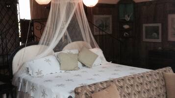 2 bedrooms, in-room safe, desk, iron/ironing board