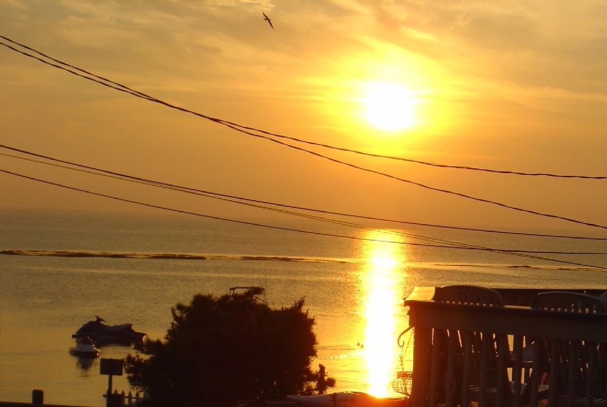 Second Floor, Fantastic Water Views,  Bay Beach, Pet Friendly.......