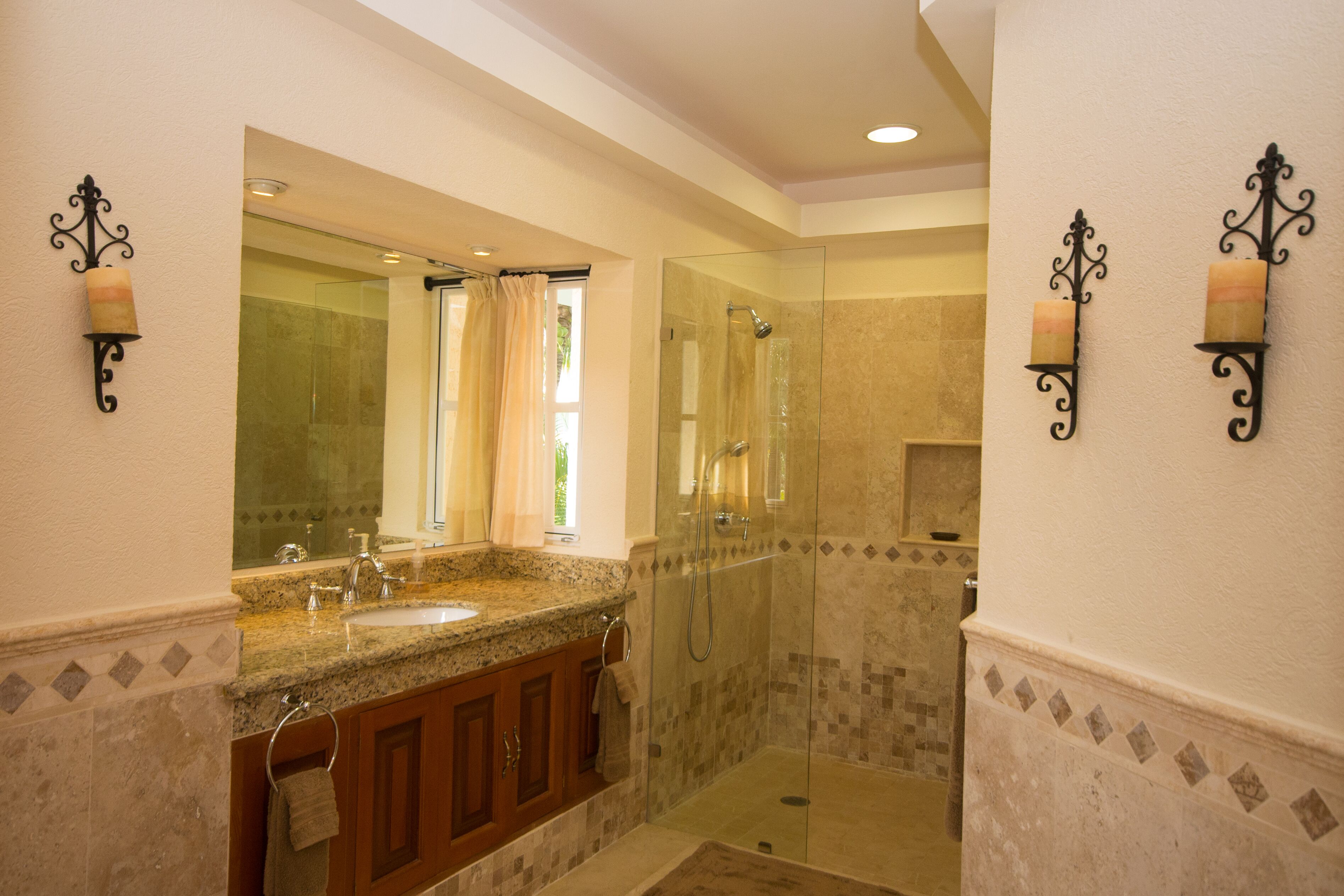 Villa La Joya Condo, only 50 meter from white sand beach, Playa Paraiso