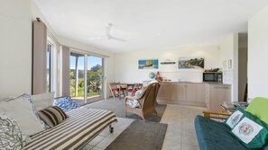 TV, books, music library - Panoramic Views - Big house with big views (Aireys Inlet)