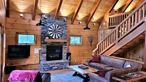 Smart TV, fireplace, video games - Rock Hollow Cabin - Built For Quality! (Rockbridge)