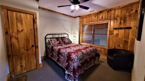 4 bedrooms, WiFi (free), bed sheets