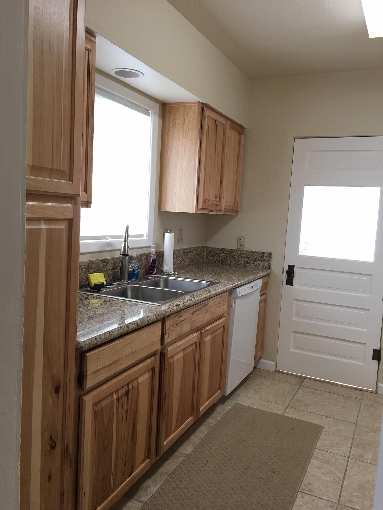 Adorable 2 bedroom 1 bath Craftsman Cottage in Downtown Grants Pass