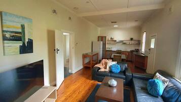 Télévision, Netflix, lecteur de DVD, services de streaming