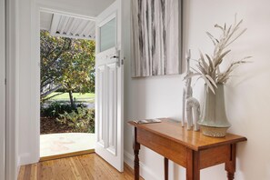 Interior - Delightful Digs on David - Fully renovated cottage with four bedrooms (Albury)
