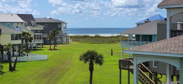 Property grounds - Sea Turtle Tango- Close to beach! Community Pool! (Galveston)