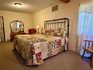 6 habitaciones, tabla de planchar con plancha, wifi y ropa de cama 