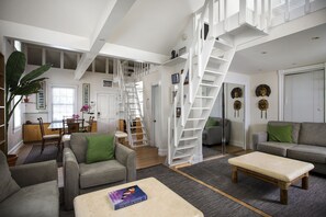 Smart TV, books, stereo