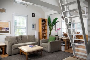 Smart TV, books, stereo