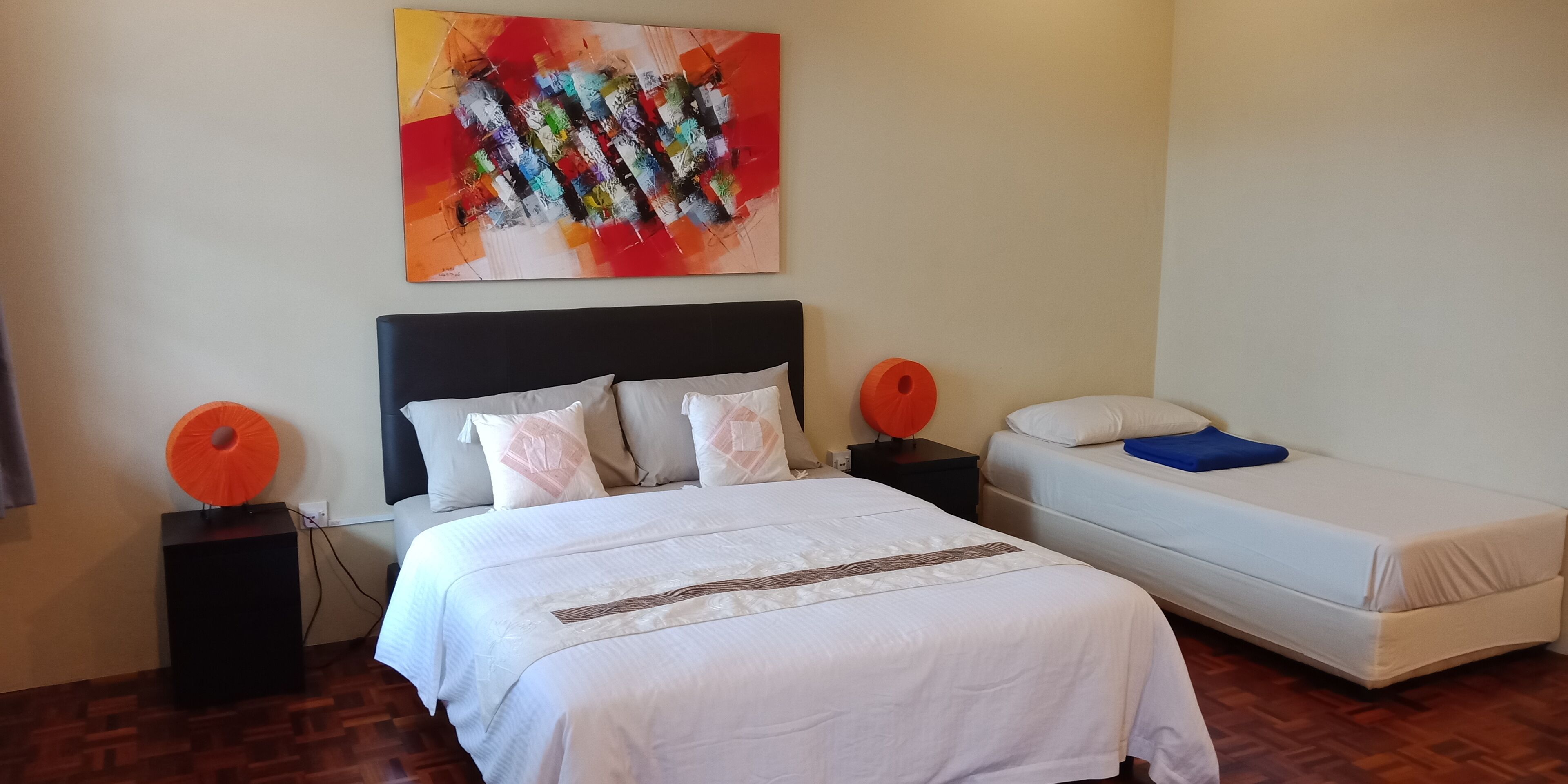 4 chambres, fer et planche à repasser, Wi-Fi, draps fournis