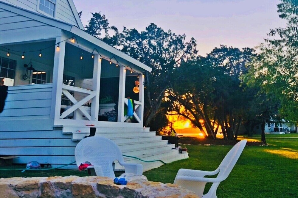 Seaside-inspired "lakeside" on Possum Kingdom NEW TO Vrbo! #texashillcountry