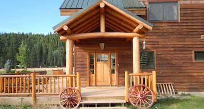 Lone Wolf Cabin at Wolfridge