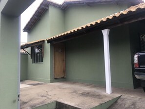 Property grounds - Next to the Capitol, Serra da Canastra and the canyons of Furnas. (São João Batista do Gloria)