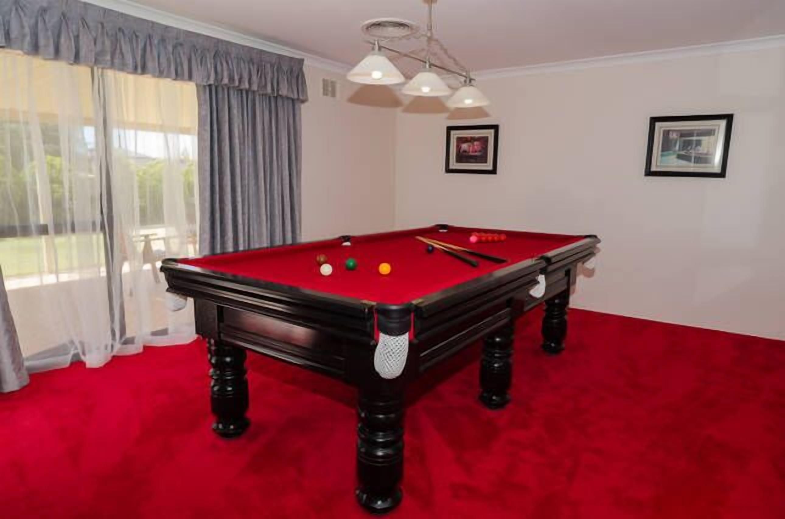 Offers oceanfront luxury longer-term accommodation. Ideal for migrating families — image 3