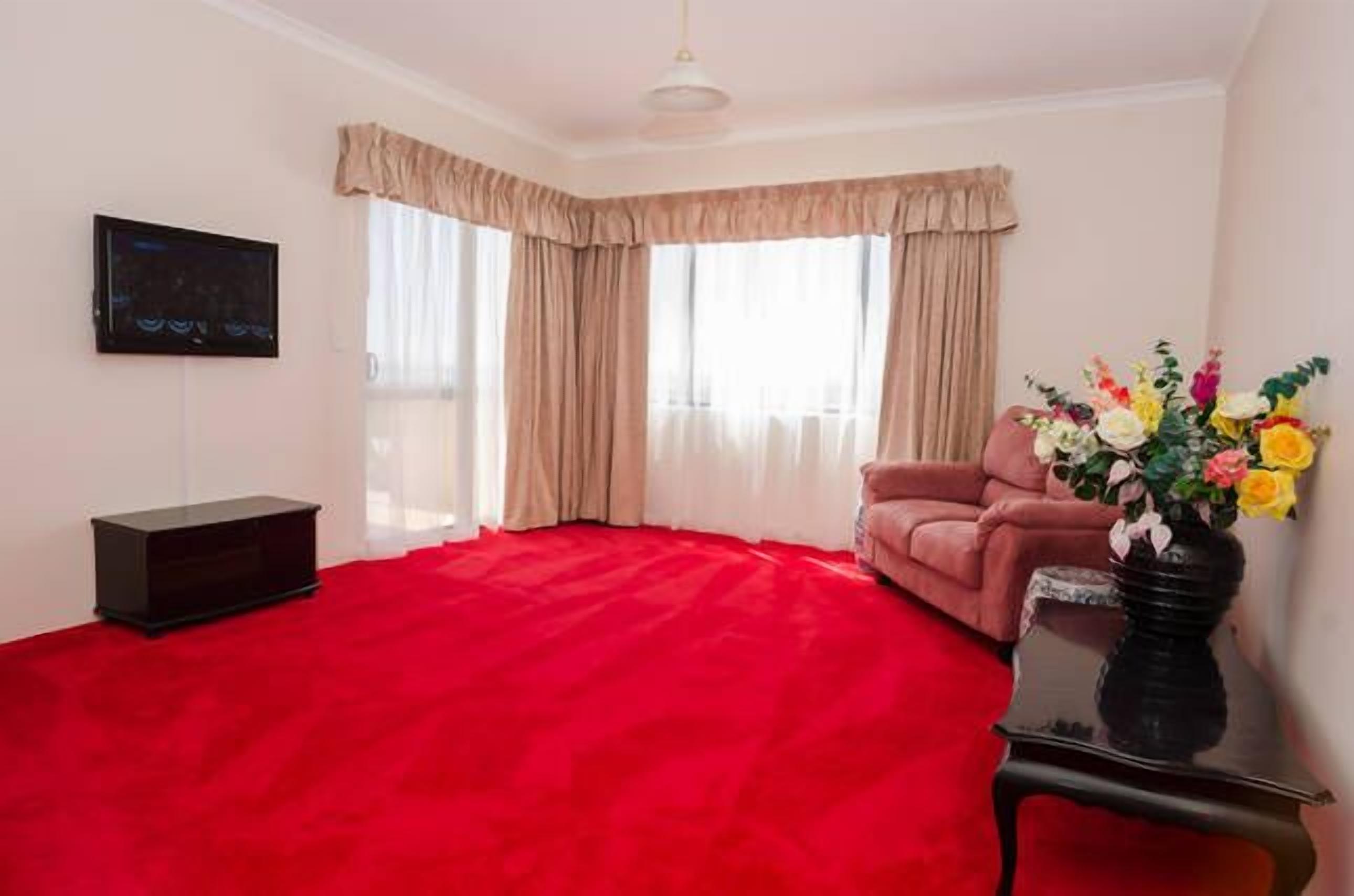 Offers oceanfront luxury longer-term accommodation. Ideal for migrating families — image 6