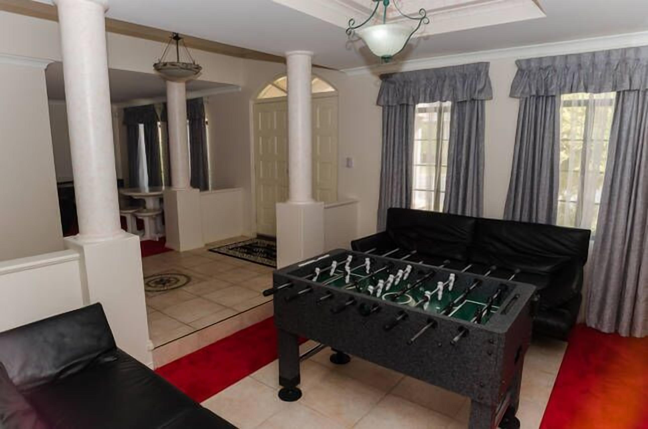 Offers oceanfront luxury longer-term accommodation. Ideal for migrating families — image 5