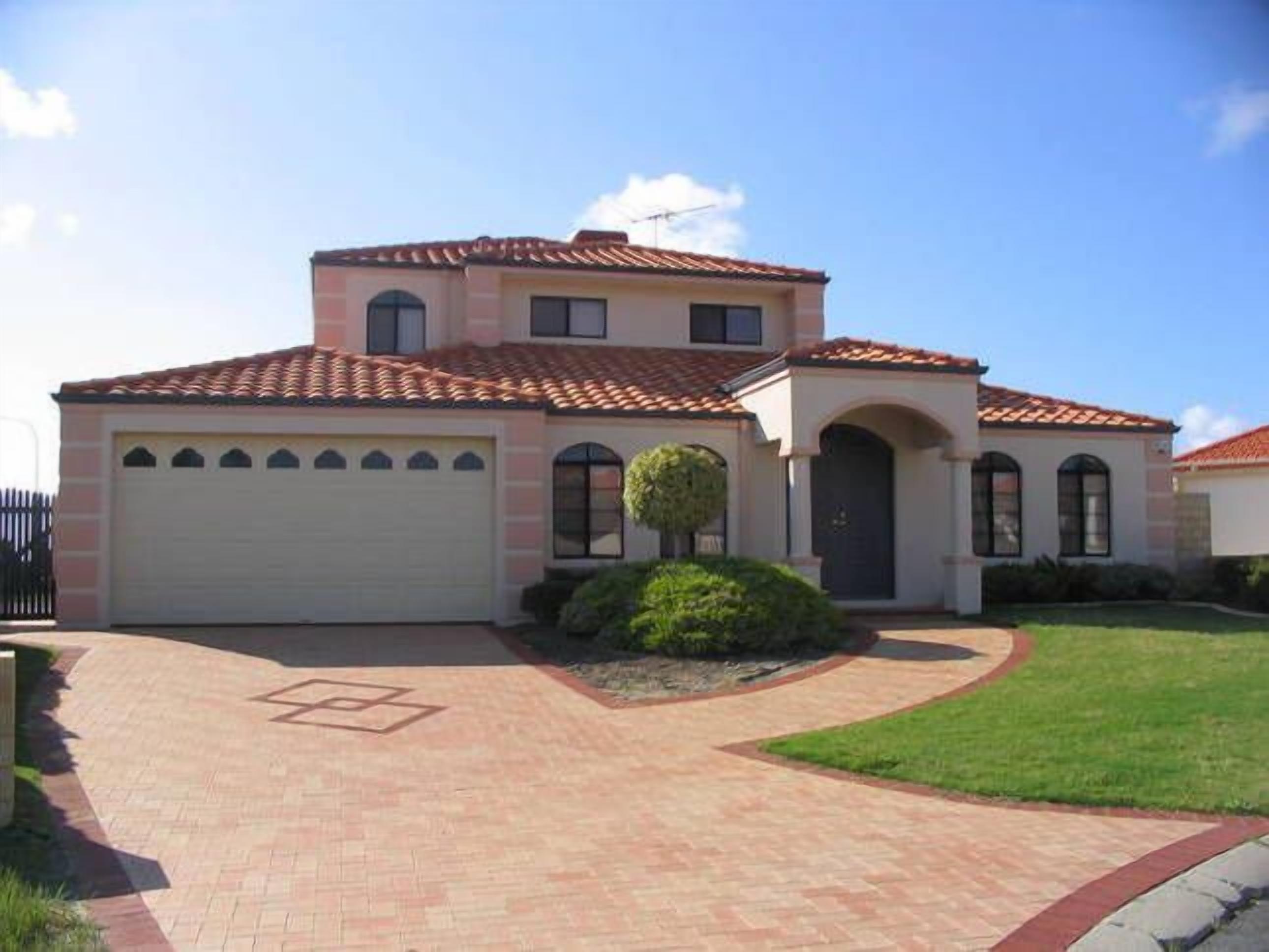 Offers oceanfront luxury longer-term accommodation. Ideal for migrating families — image 12