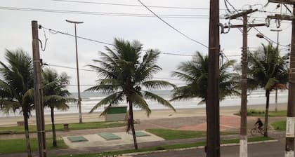 Linker Fuß im Sand (Meerblick)