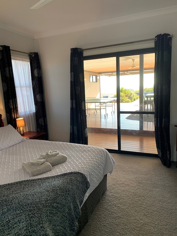 4 bedrooms, desk, iron/ironing board, travel crib